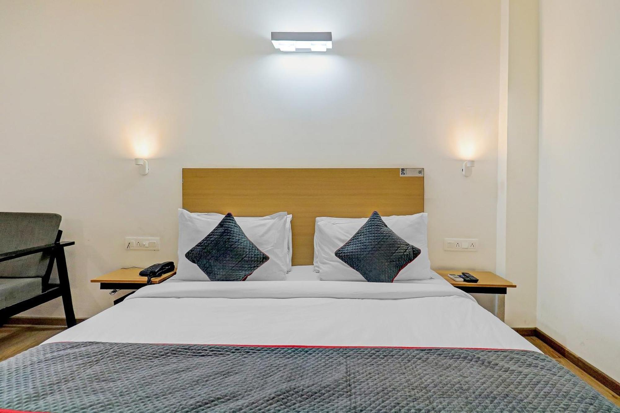 Hotel Townhouse Sector 30 Near Botanic Garden Of Indian Republic Noida Exterior foto