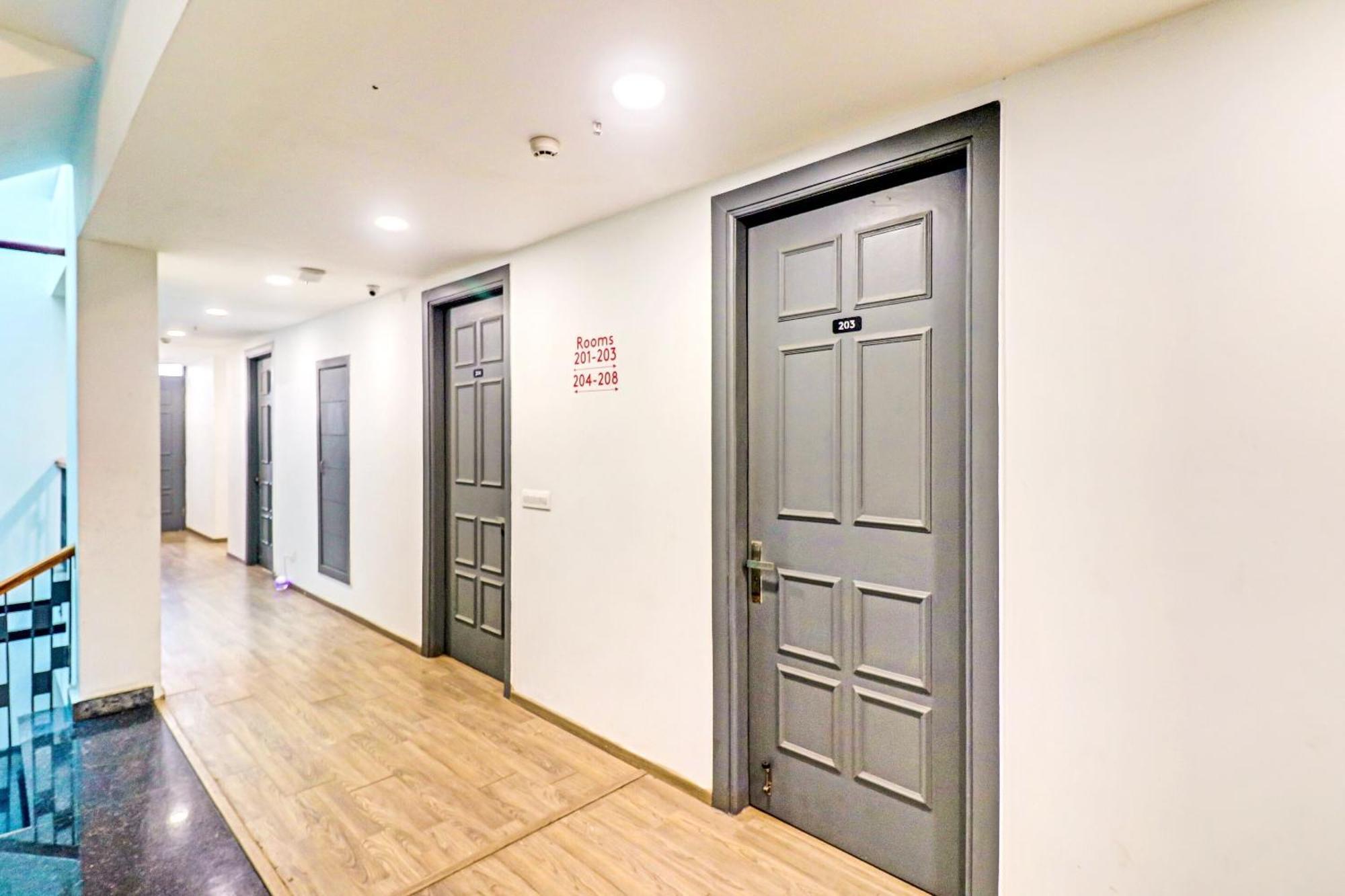 Hotel Townhouse Sector 30 Near Botanic Garden Of Indian Republic Noida Exterior foto